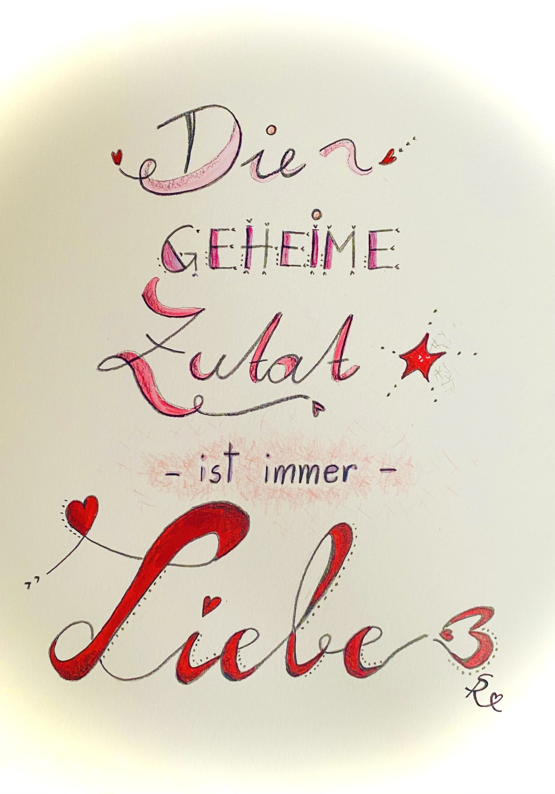 Auf einem Schild steht: Die geheime Zutat ist immer Liebe.